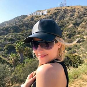 Meet your Posher, Becca